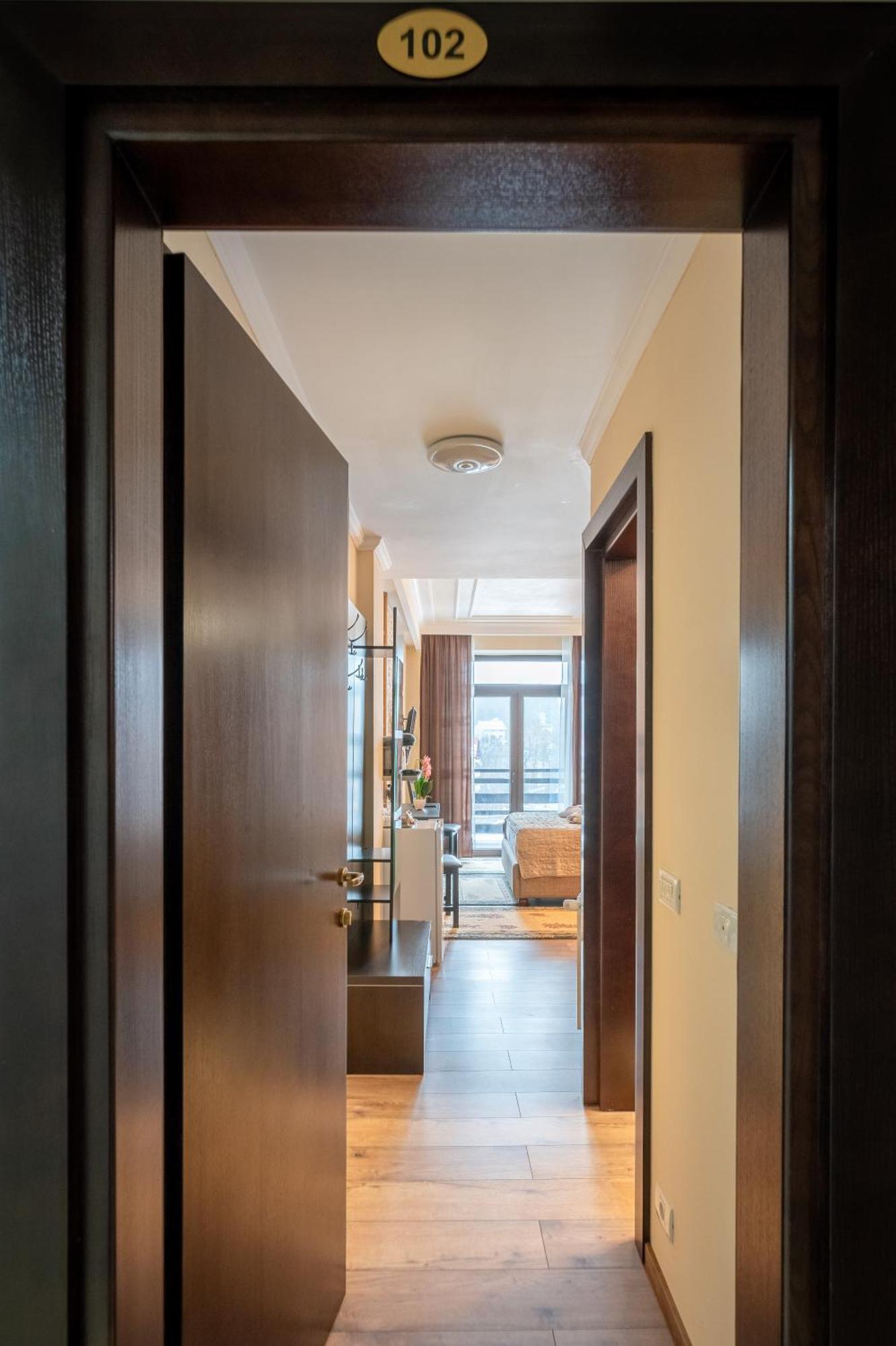 Cameră dublă Deluxe cu balcon